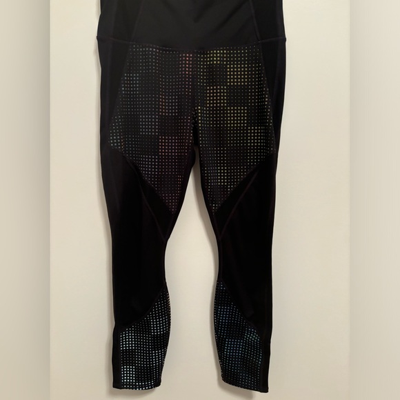 Athleta Aurora Precision Black Reflective Rainbow Dot 7/8 Leggings- M NWOT - Picture 10 of 16